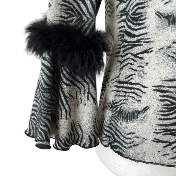American Vintage Gray Zebra Knit Feather Boa Trim Size Large Bell Sleeves Top - Picture 8 of 11